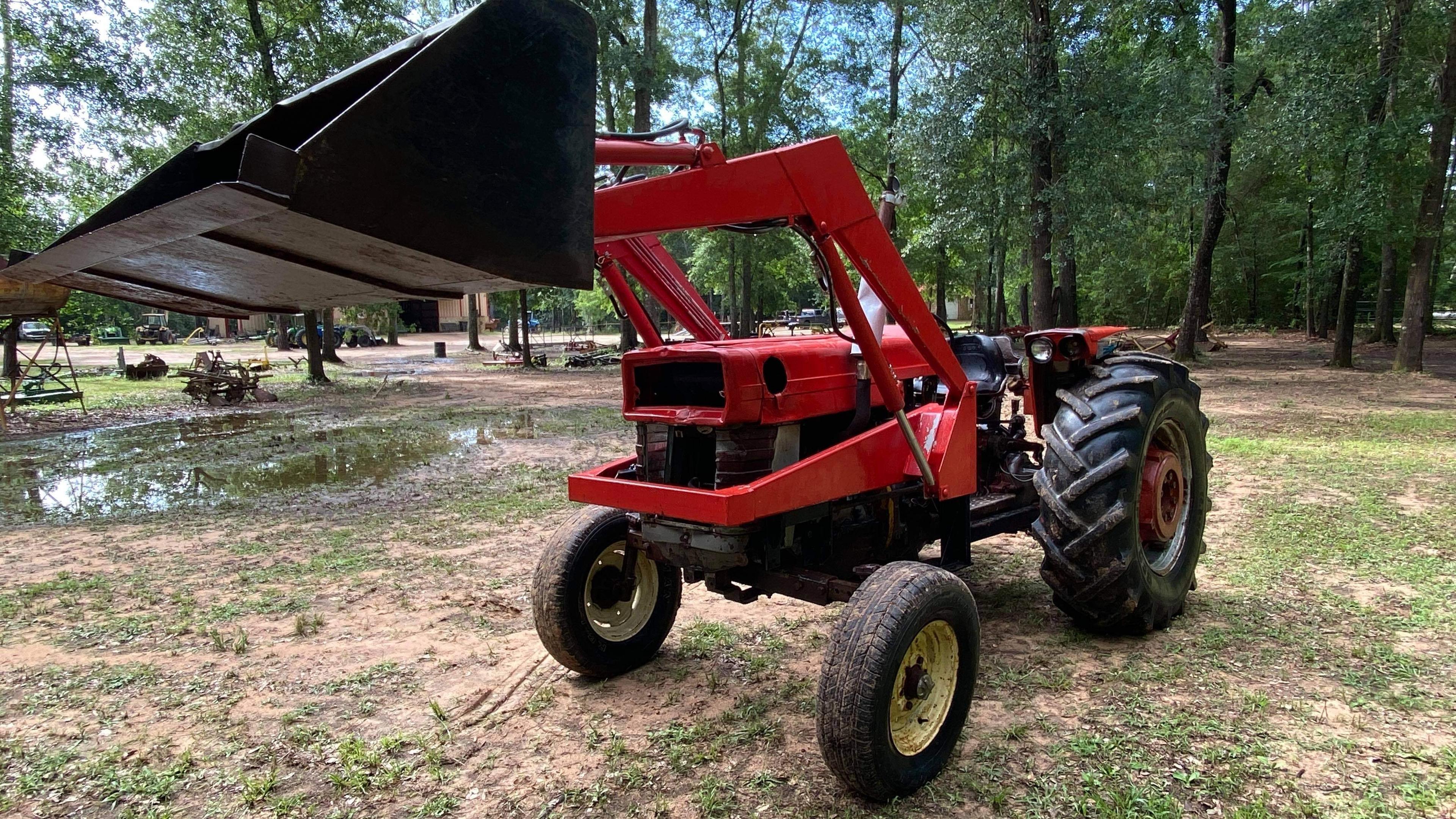 Massey Ferguson 165 w/ Loader