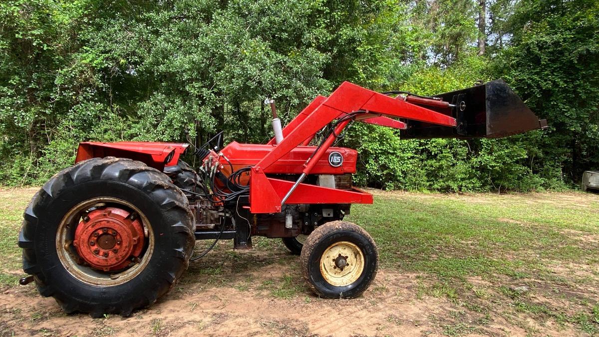 Massey Ferguson 165 w/ Loader