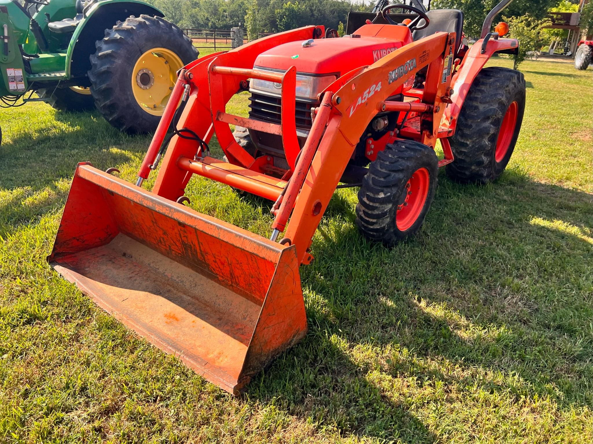 KUBOTA L3400 Tractor 8680 Mexia, TX