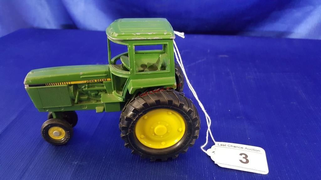 John Deere Toy Tractor 1/24 Scale