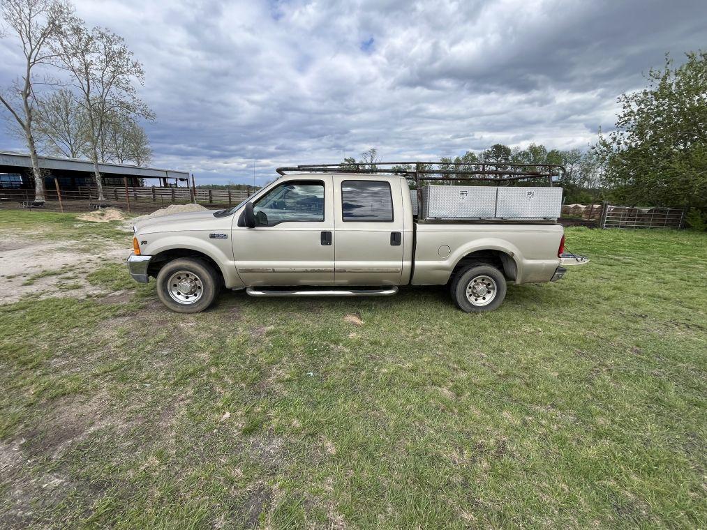 2000 Ford F250 Super Duty; 4 door