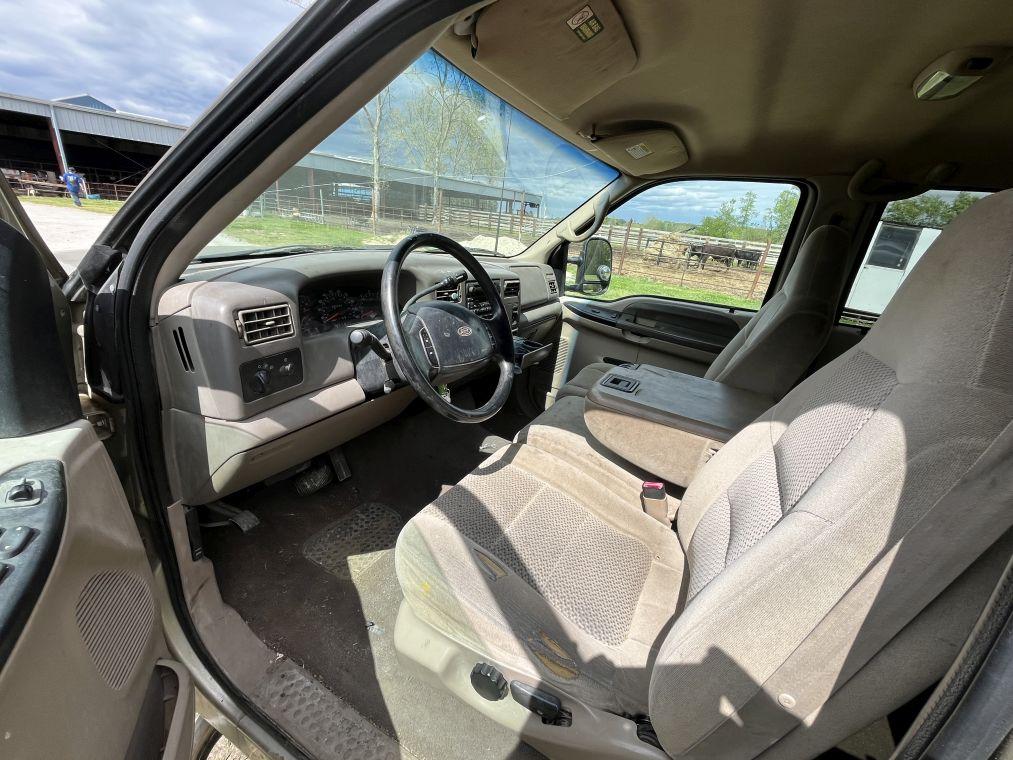 2000 Ford F250 Super Duty; 4 door