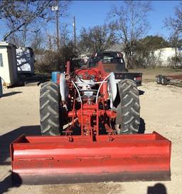 Ford 851 Tractor