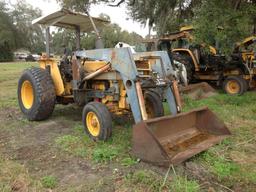 CASE INTERNATIONAL 685 TRACTOR W/ FRONT LOADER BUCKET