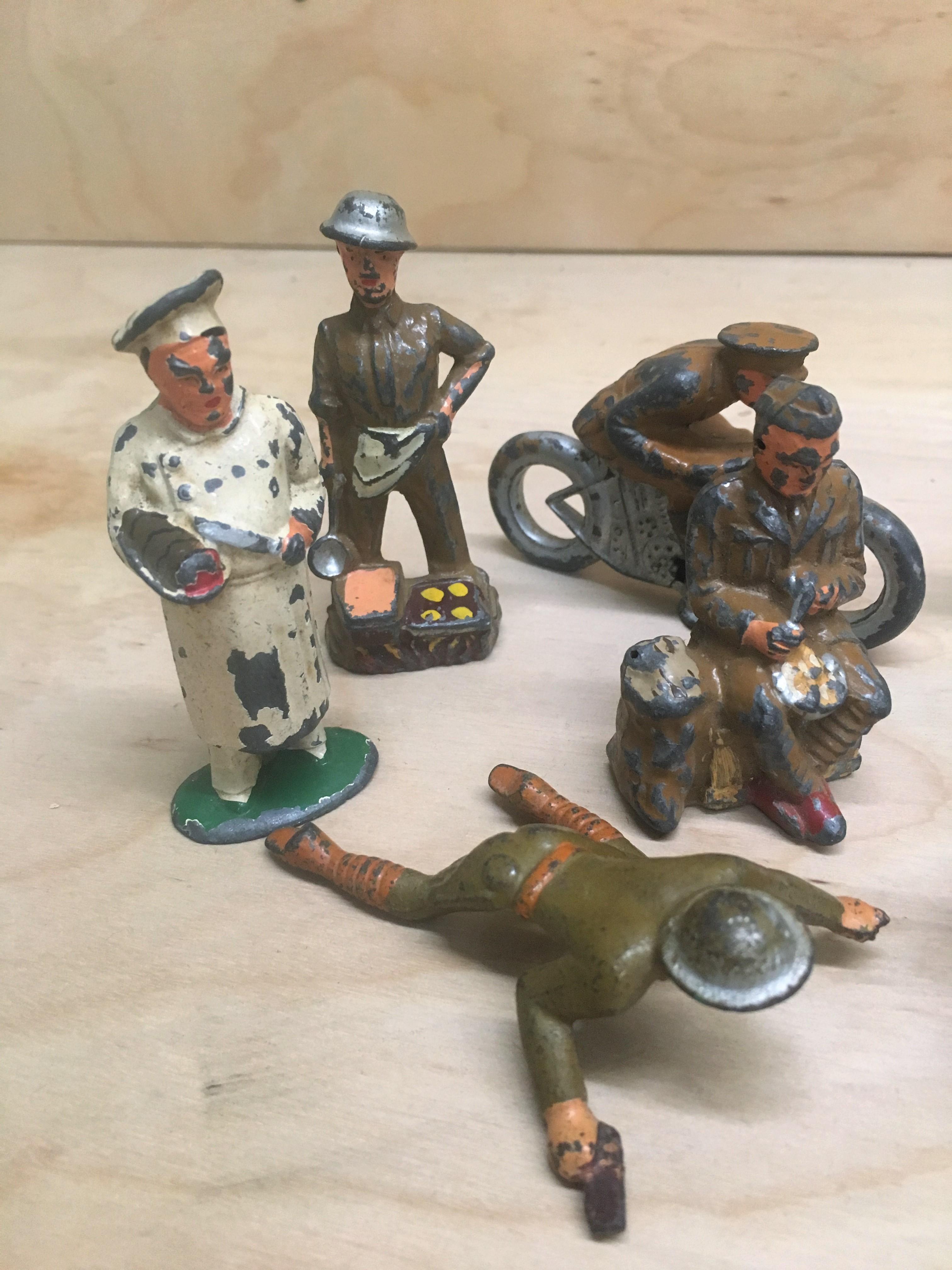 Rare Vintage Diecast Lead Soldier Lot of (12) w/Manoil & more!