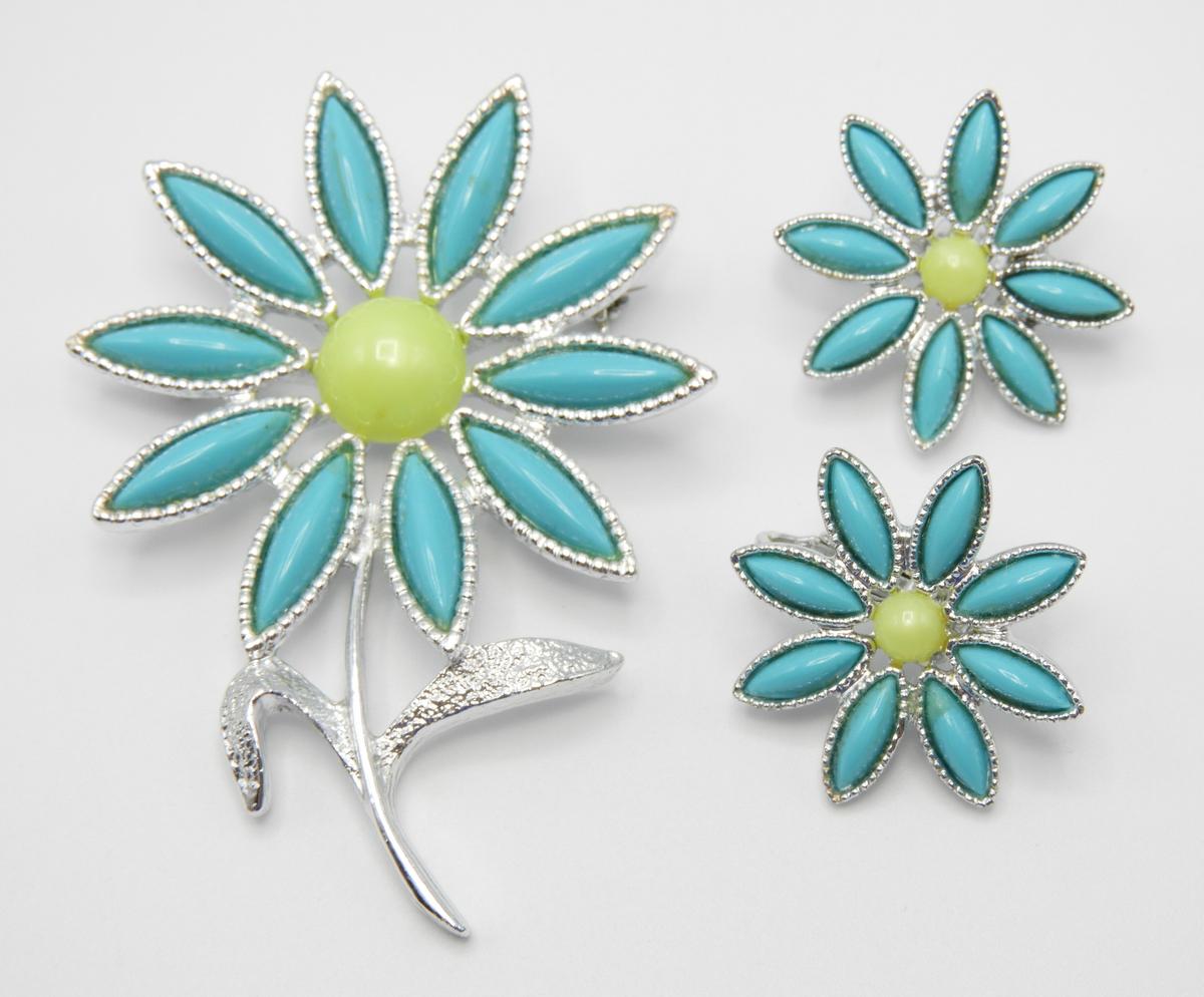Vintage Sarah Coventry "Daisy Time" Brooch and Earring Set