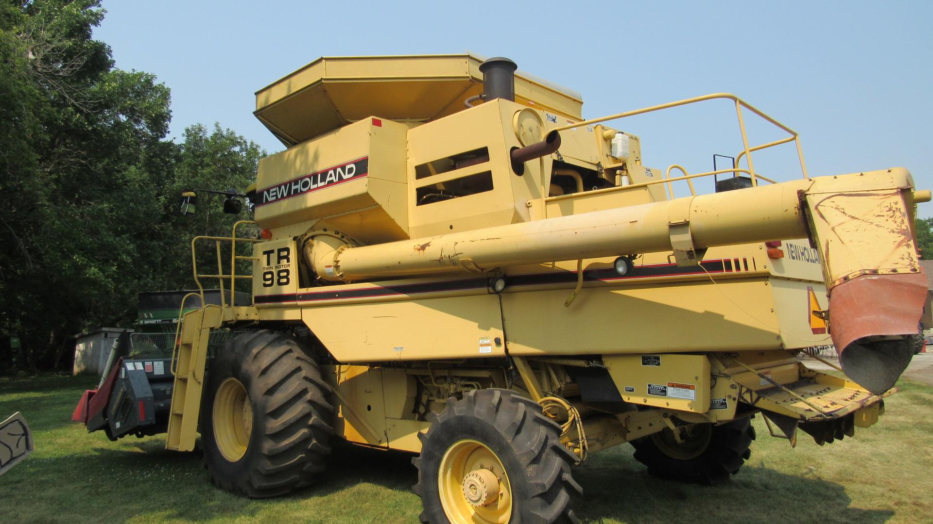 1998 NH TR 98 Combine