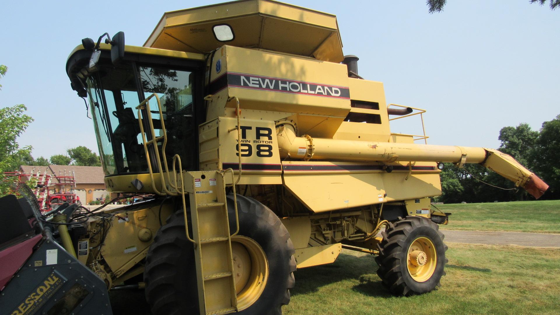 1998 NH TR 98 Combine