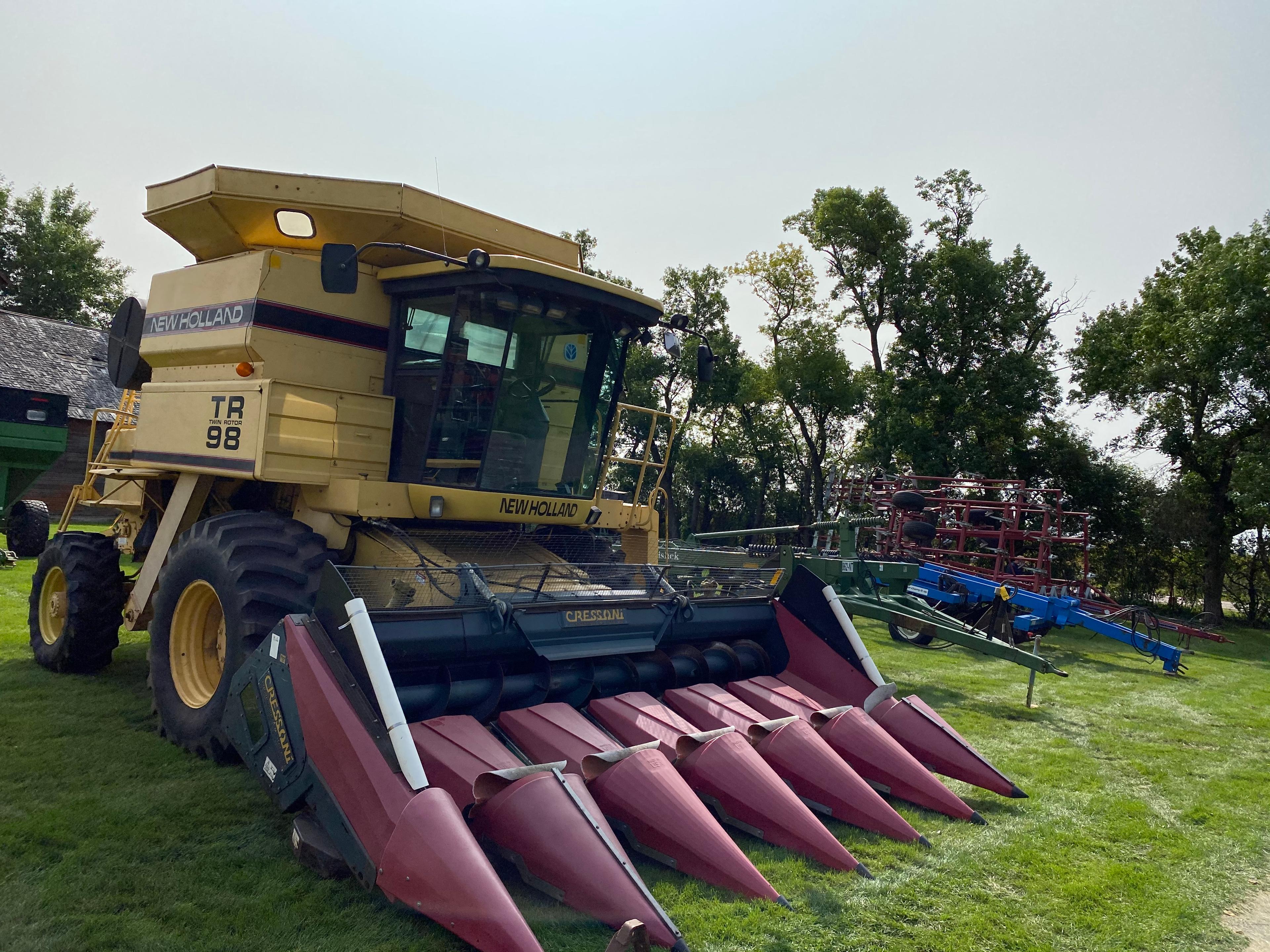 1998 NH TR 98 Combine