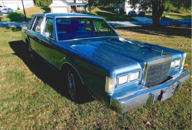 1988 Lincoln Town Car Signature Series