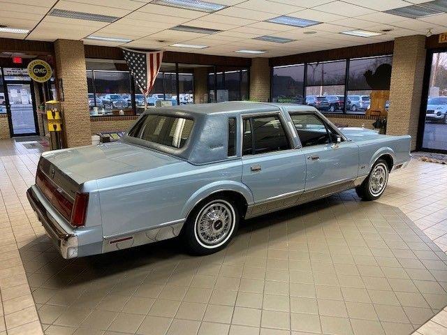 1986 Lincoln Town Car Signature Series