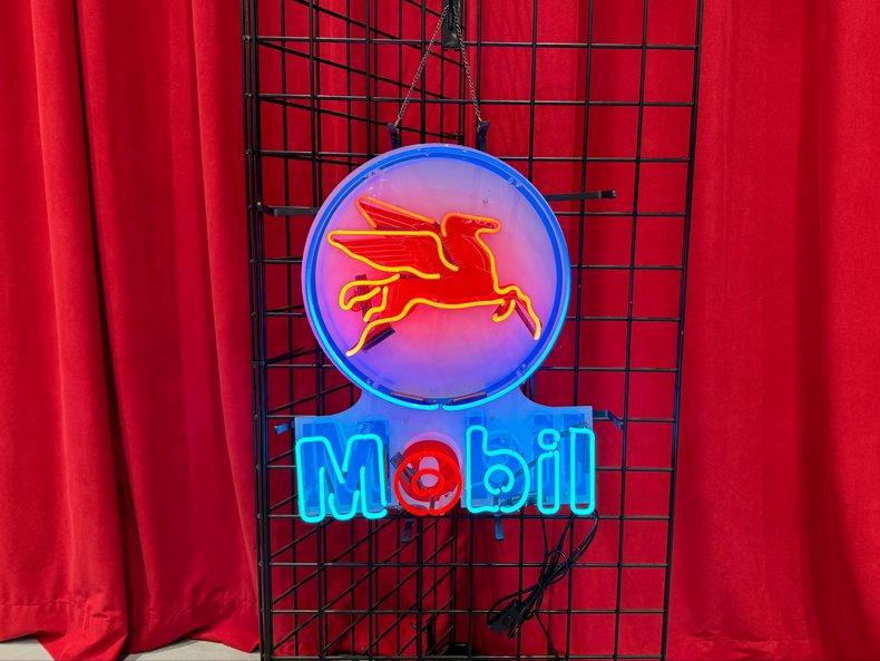 Mobil Neon Sign