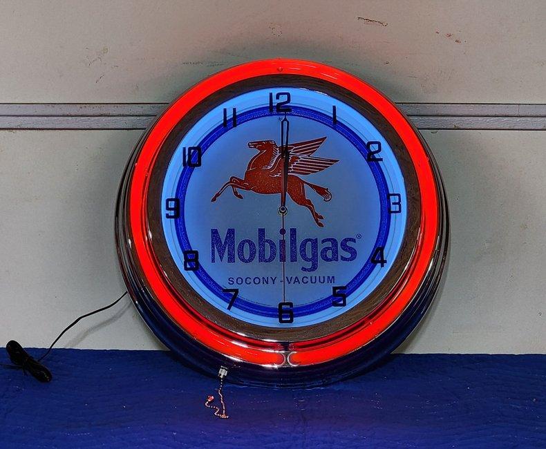 Mobilgas Neon Clock