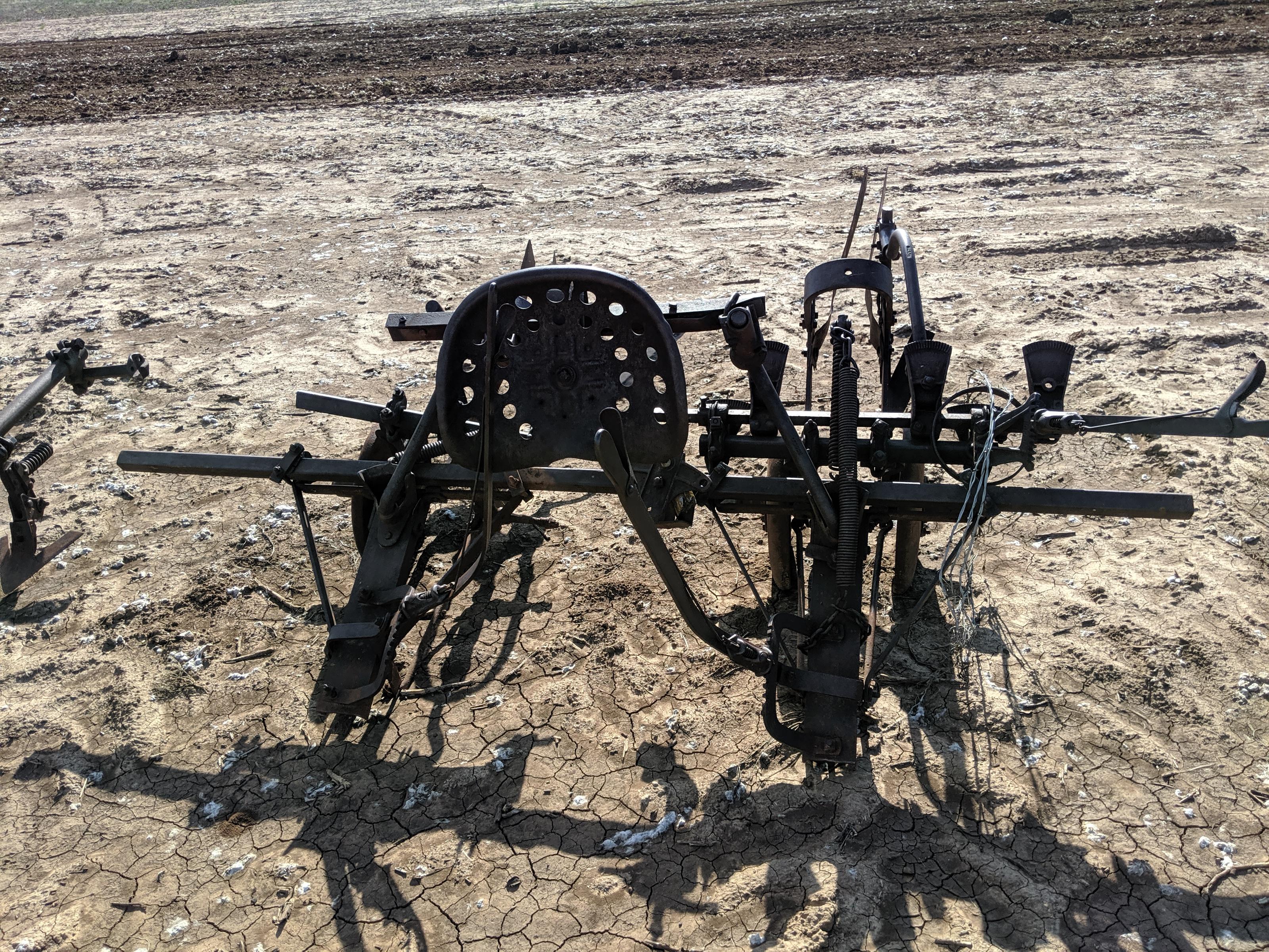 ANTIQUE DISC PLOW