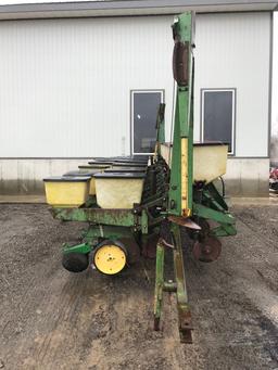 JD 7000 8 ROW CORN PLANTER