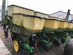 JD 7000 8 ROW CORN PLANTER