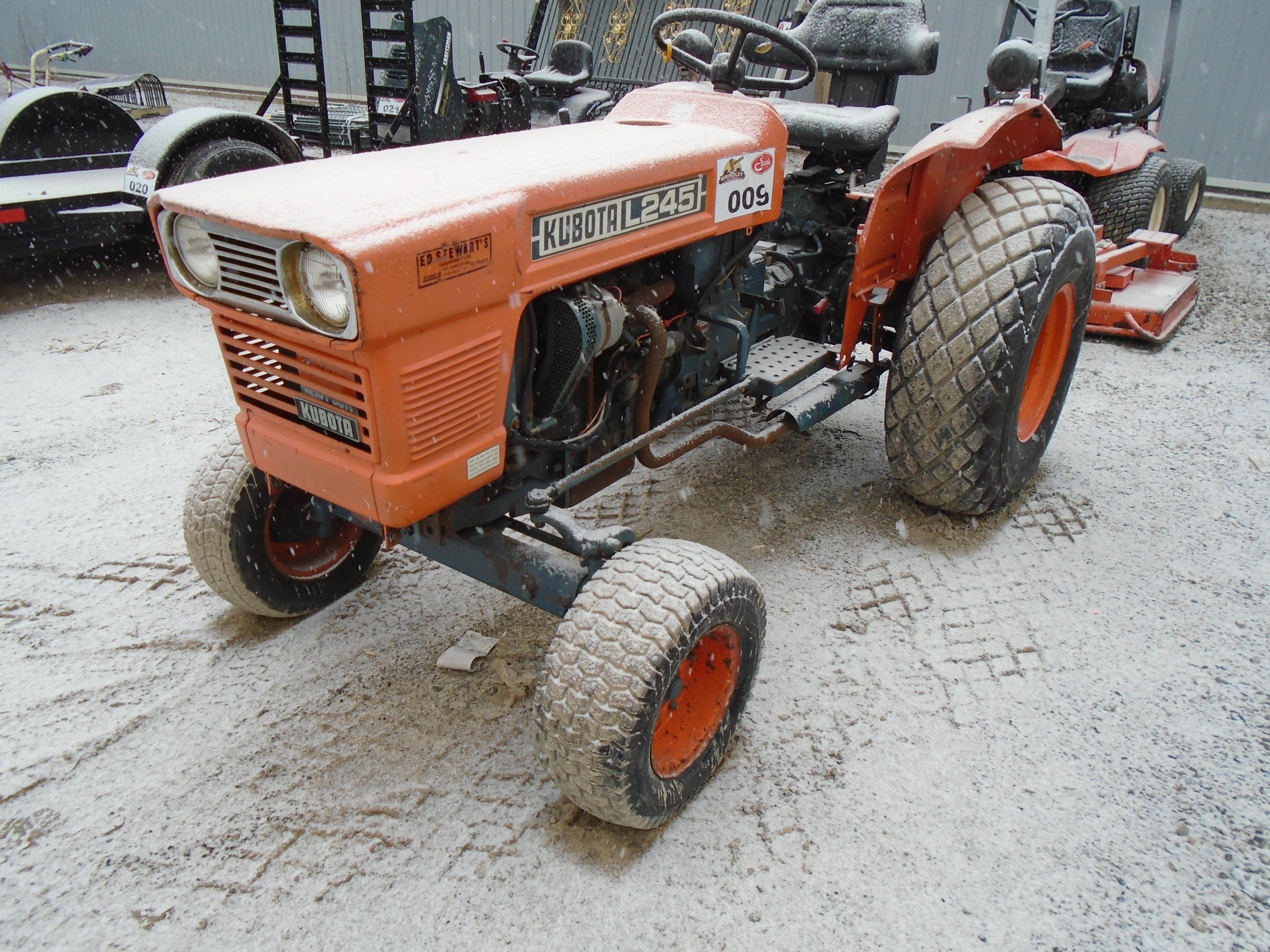 KUBOTA L245 TRACTOR