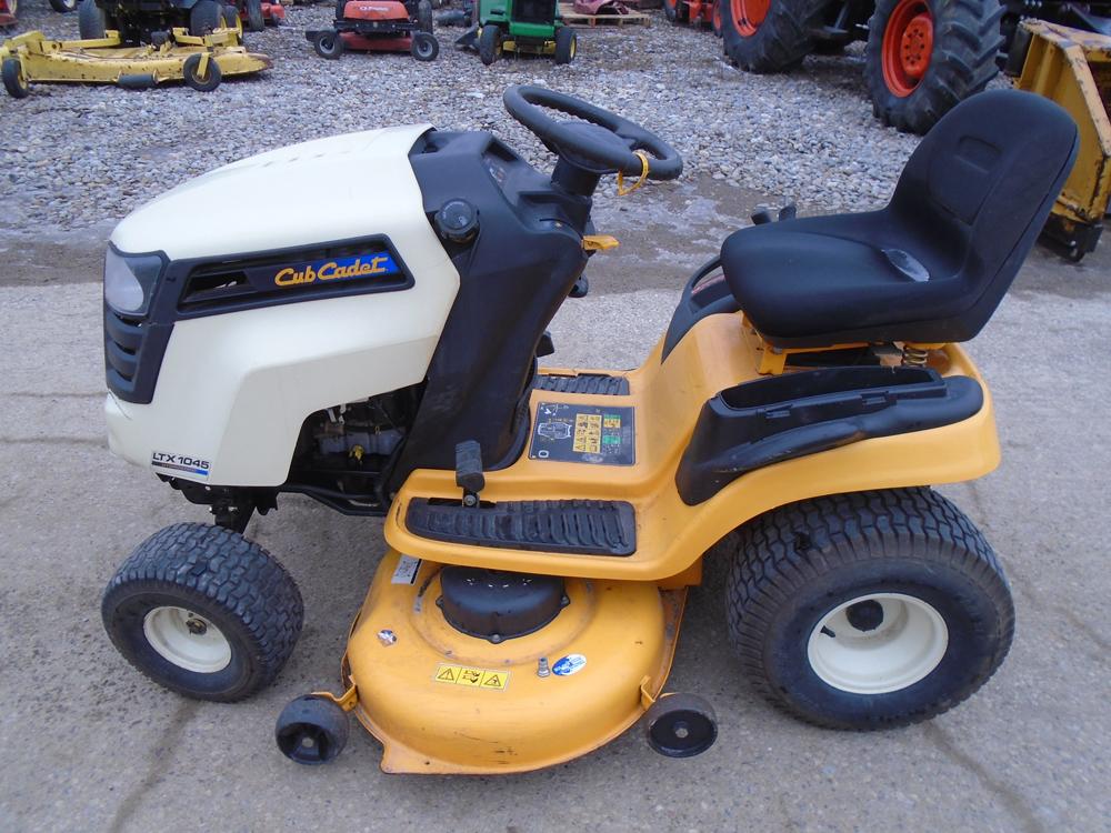 CUB CADET LTX1045 LAWN TRACTOR