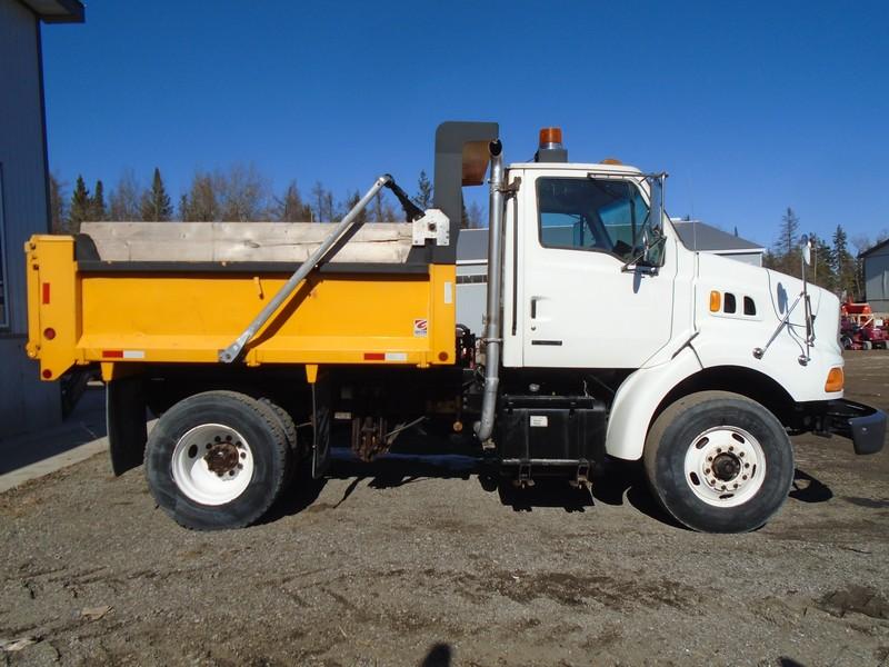 STERLING L8500 DUMP TRUCK