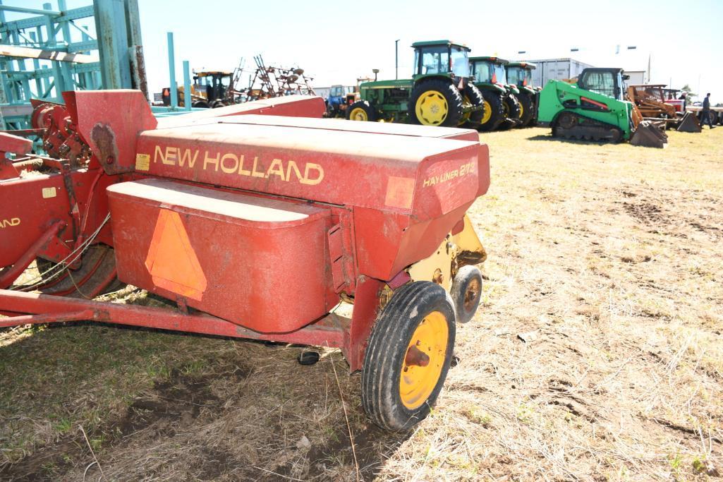 NEW HOLLAND 273 SQUARE BALER