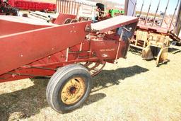 NEW HOLLAND 273 SQUARE BALER