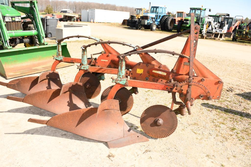 KVERNELAND 3 FURROW PLOW