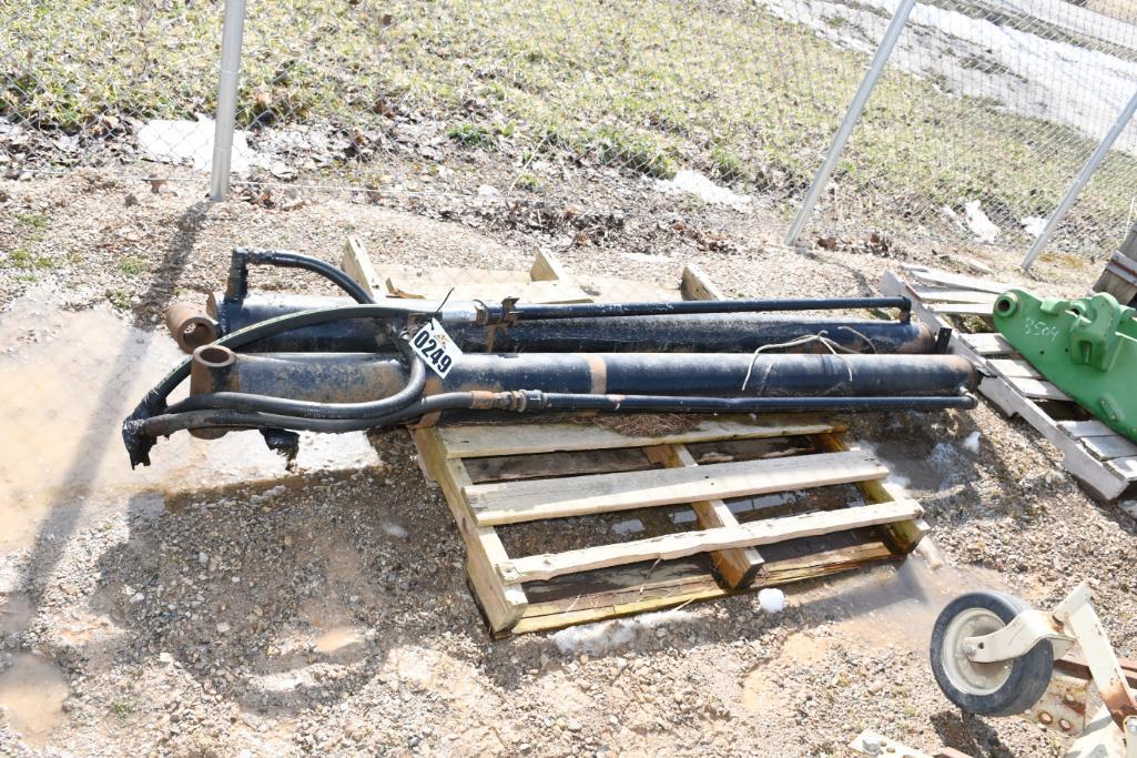 TWO HYDRAULIC CYLINDERS FOR DUMP WAGON