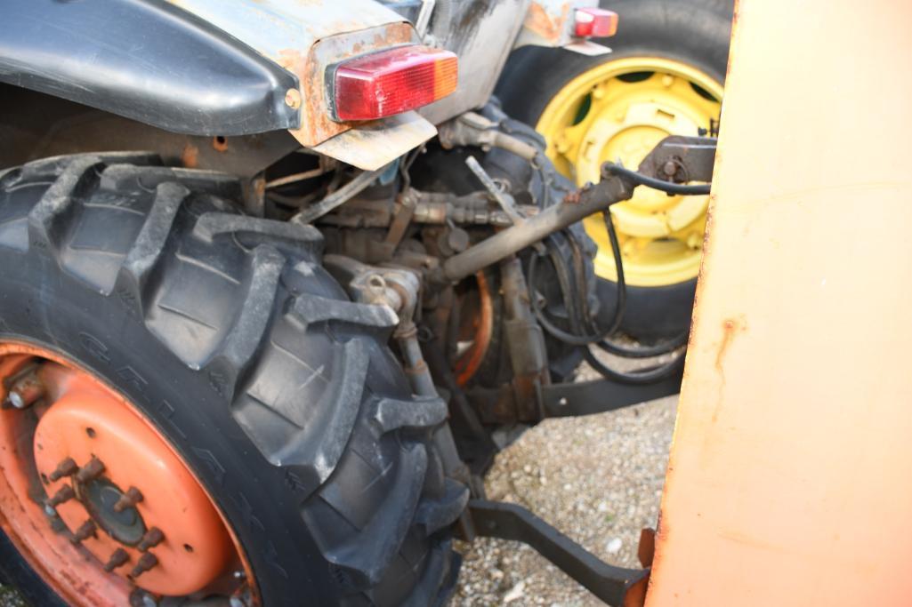 KUBOTA M7040 TRACTOR