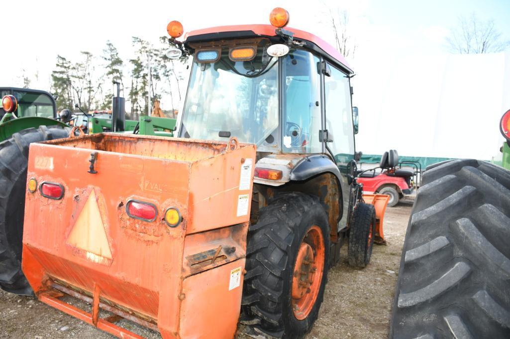 KUBOTA M7040 TRACTOR