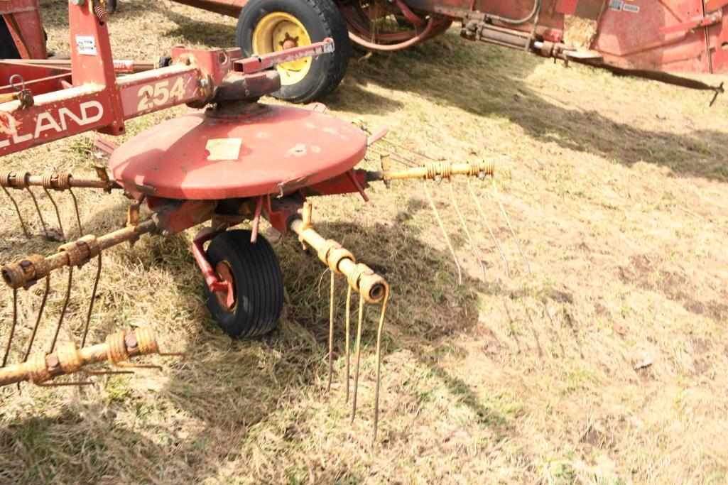 NEW HOLLAND 254 RAKE / TEDDER