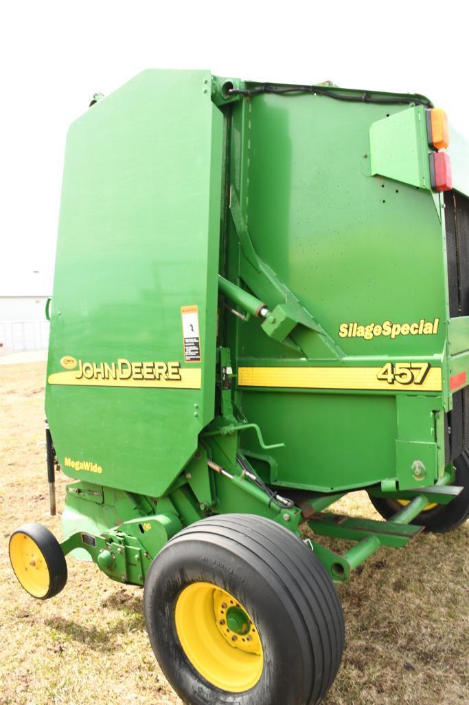 JOHN DEERE 457 ROUND BALER