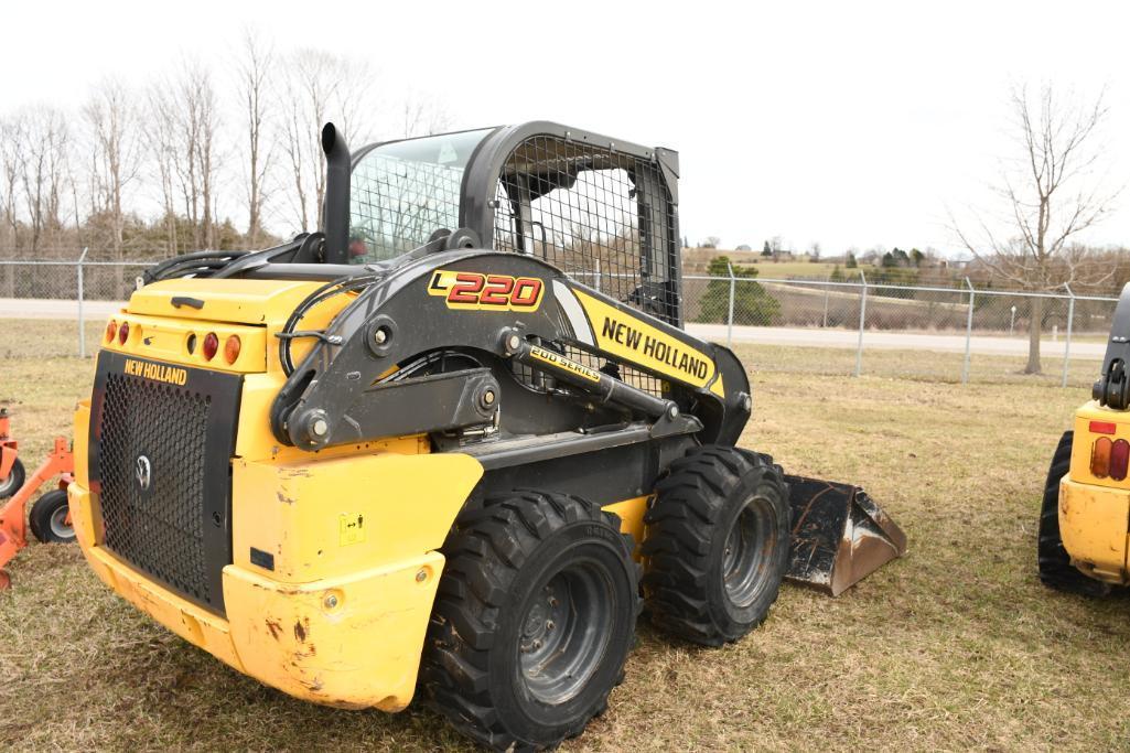 NEW HOLLAND L220 SKID STEER