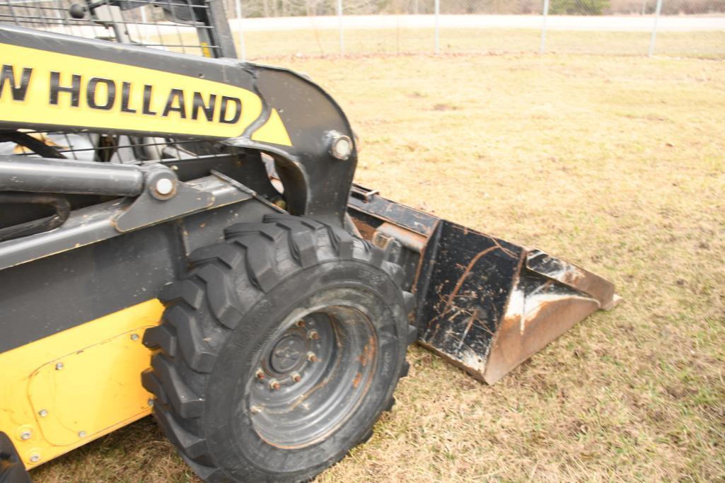 NEW HOLLAND L220 SKID STEER