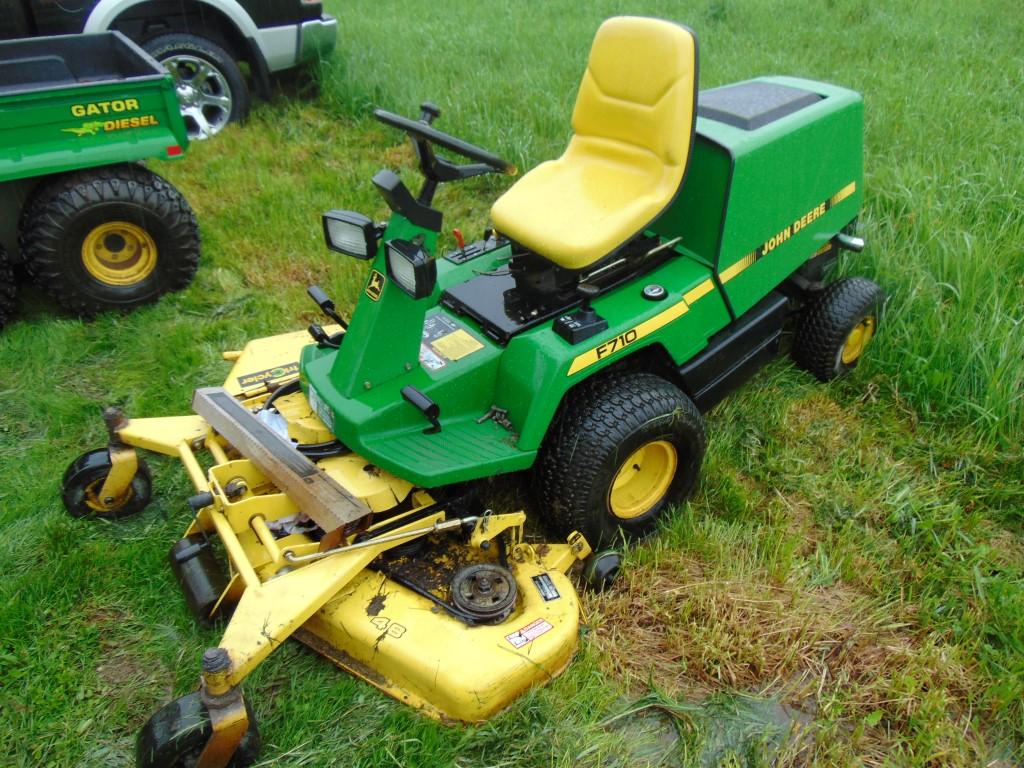 John deere F710 riding front mower