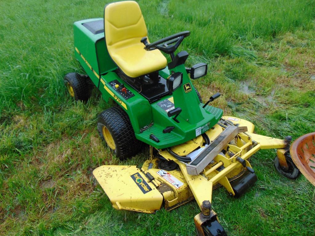 John deere F710 riding front mower