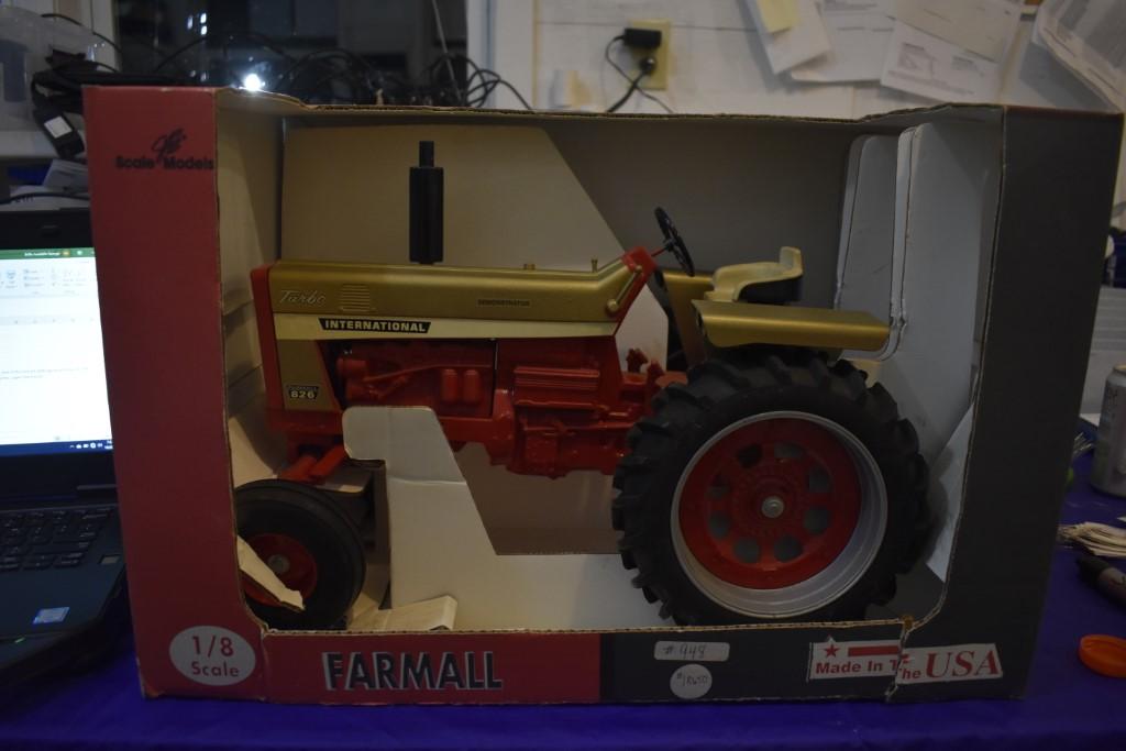 International Farmall 826 turbo Demonstrator Tractor by Scale models