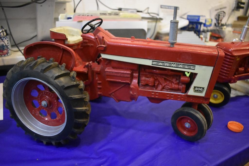 Farmall 806 Diesel Tractor 1997 Collectors Edition