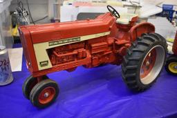 Farmall 806 Diesel Tractor 1997 Collectors Edition