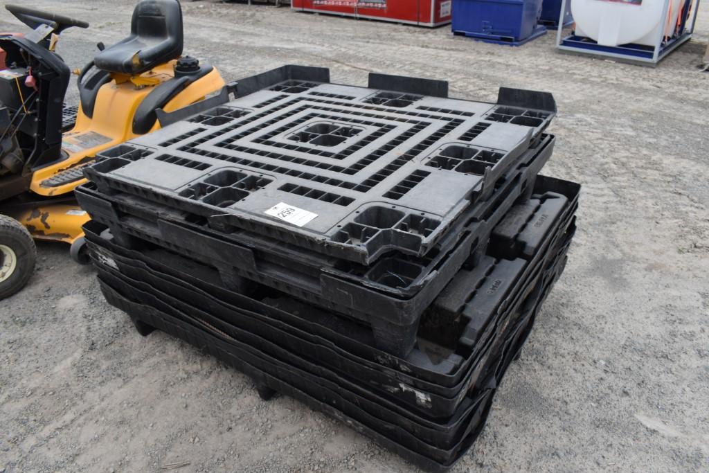 10 Plastic Pallets