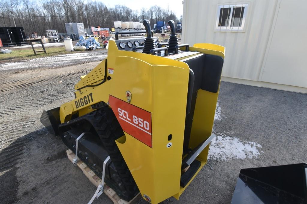 Diggit SCL 850 Ride Behind Skid Steer With Tracks