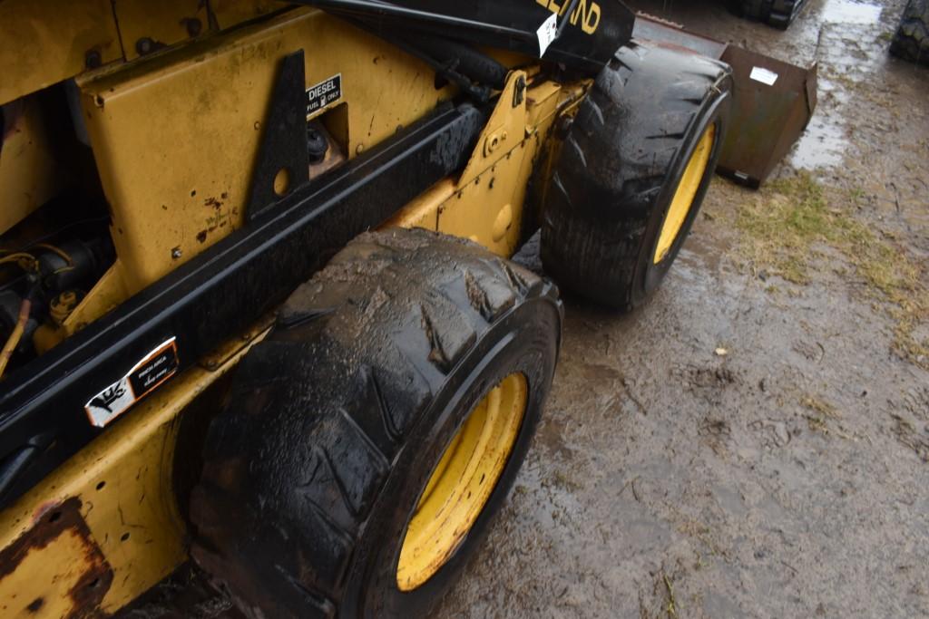 New Holland L781 Skid Steer