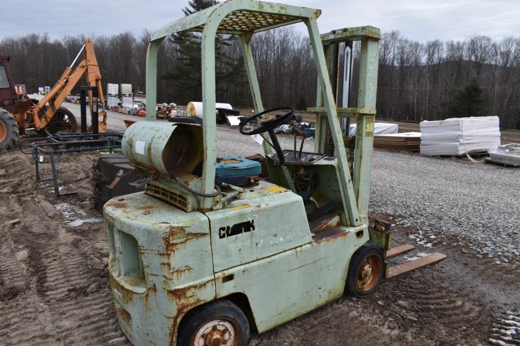 Clark 2 Stage Mast Fork Lift