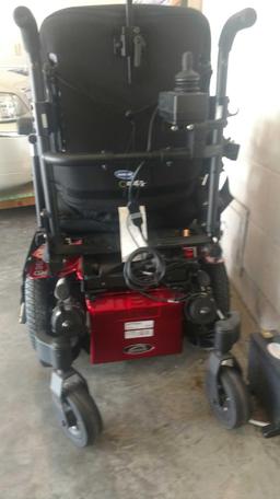 Quicke pulse 6 wheel chair charger and works good like new hardly used