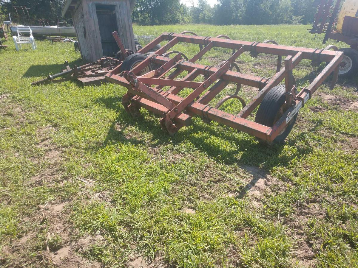 Allis Chalmers chisel plow