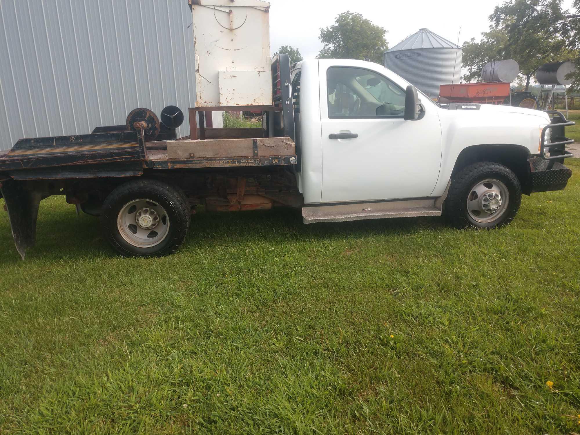 2009 Chevy Silverado 3500 Gas w/88,215 mikes