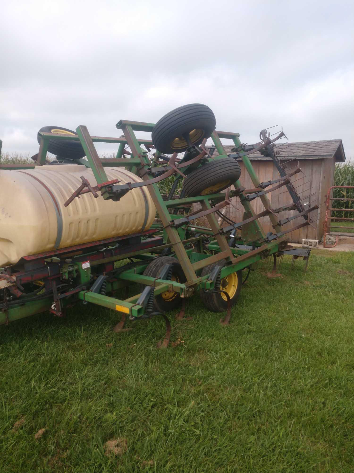 John Deere 960 Field Cultivator w/ 400 gallon tank