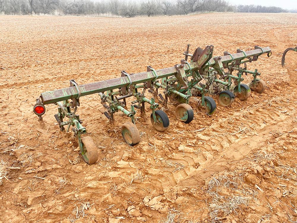 RG Deere Cultivator