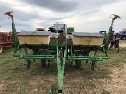 JD 7000 4 RW PLANTER