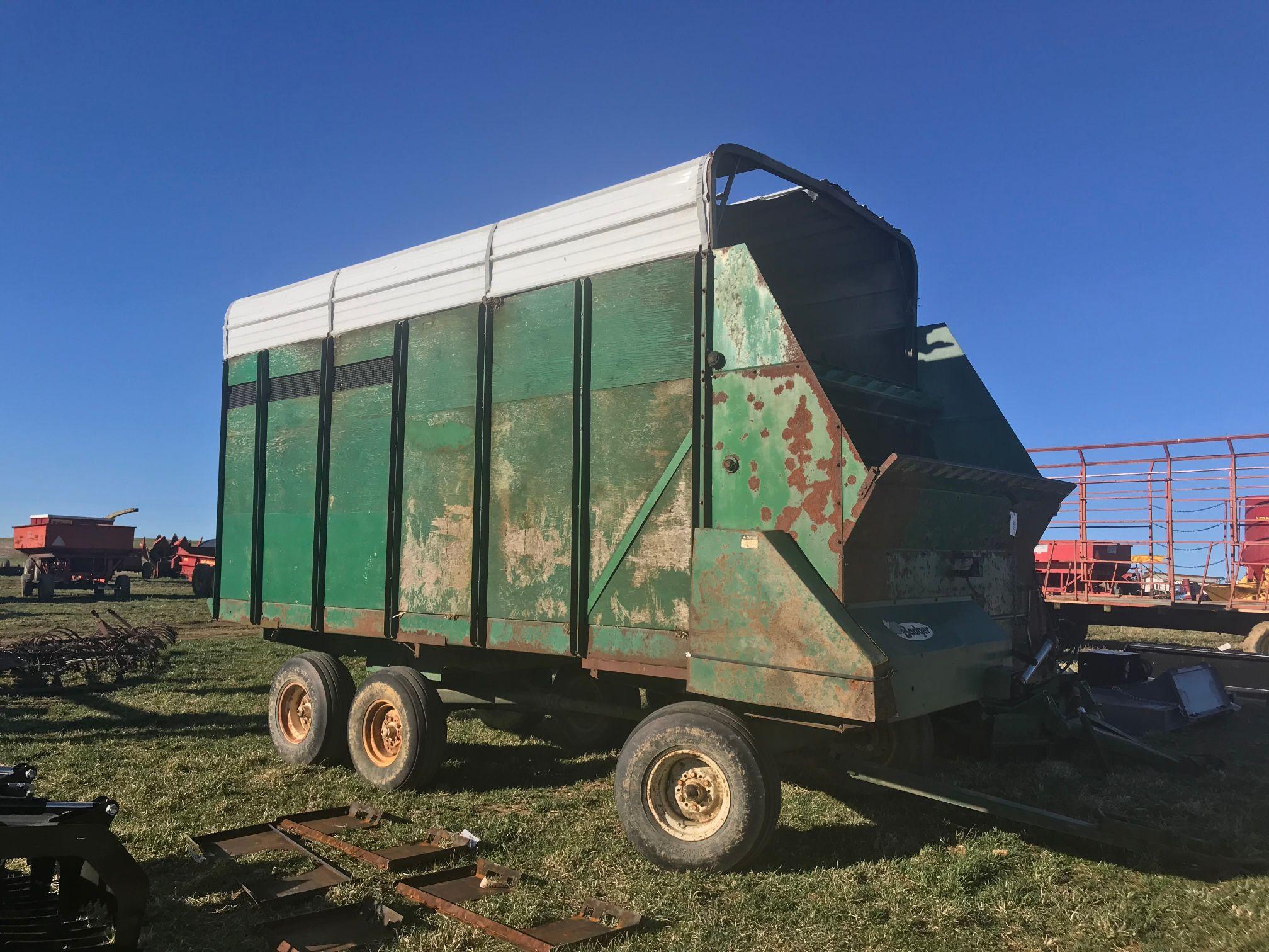 BADGER FORAGE WAGON