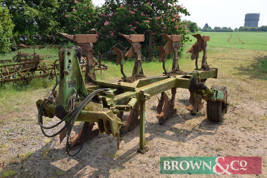 Dowdeswell DP7d2 5 furrow (4+1) reversible plough